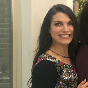 Meet your Posher, Angela